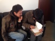 导演韩寒片场蓬头垢面 冯绍峰工地领薪面露娇羞