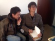 导演韩寒片场蓬头垢面 冯绍峰工地领薪面露娇羞