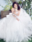 白百何唯美婚纱照登封面 尽显优雅婉约灵动之气
