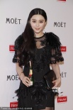 范冰冰透视礼服亮相 与“女王”斯文顿亲密合照