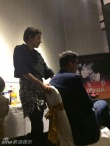 刘烨36岁生日老婆甜蜜陪伴 儿女可爱献唱小燕子