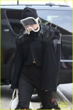 Lady GaGa雷人造型出街 護(hù)目鏡遮面服裝似忍者