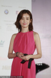 韩孝珠穿粉嫩长裙高挑身材尽显 角逐最佳女主角