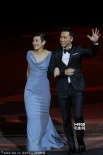 最佳男演員名單揭曉 吳君如手牽甄子丹微笑頒獎