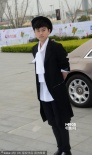 吳莫愁低胸裝PK容祖兒優(yōu)雅藍(lán)裙 羽凡回應(yīng)離婚門