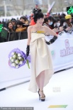 吳莫愁低胸裝PK容祖兒優(yōu)雅藍(lán)裙 羽凡回應(yīng)離婚門