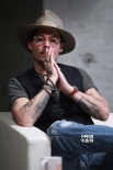 约翰尼·德普耍宝上演模仿秀 自曝最爱杰克船长