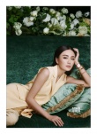 秦岚家居写真浪漫如画 红唇烈焰微露胸线显性感