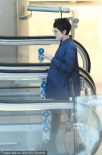 孙俪不理婚变传闻挺肚逛街 看童裙二胎疑为女儿