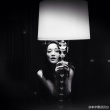 李宇春變身攝影師對(duì)準(zhǔn)明星 首拍周迅稱其“酷”