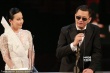 王家卫获最佳导演奖 与章子怡、刘嘉玲激动拥抱