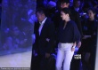 鞏俐穿透視裝挽老總現(xiàn)身 穿白色牛仔帥氣顯干練