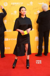 刘璇踩恨天高亮相红毯 不规则鱼尾裙怪异似修女