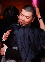 馮小剛抱老婆徐帆秀恩愛 周迅、齊秦同場秀歌技
