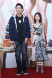 周冬雨長裙亮相嫵媚動(dòng)人 高曉松、老狼基情四射