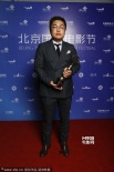 《素媛》李甄获最佳女配角 制片人代领亲吻奖杯