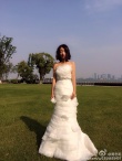 周冬雨晒婚纱照清纯可人 网友：林更新快去抢婚
