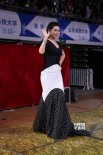 “爱情公寓”女星赵文琪亮相 黑白波点个性十足