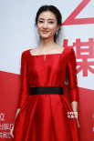 “美人心计”女星王丽坤亮相后台 红色长裙大气