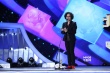 导演宁瀛代姐姐领奖 手指划伤张家辉送纸巾贴心