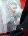 《驯龙高手2》展映 疯狂男粉钻费雷拉裙底偷窥