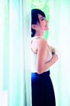 謝楠婚后寫真孕味全無 披柔美長發(fā)笑容甜美宜人