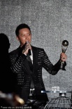 2014世界音乐奖韩庚登台领奖 凯莉透视狂野献唱