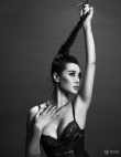 愛(ài)戴濕發(fā)寫真性感破表 美胸翹臀熟女魅惑盡顯