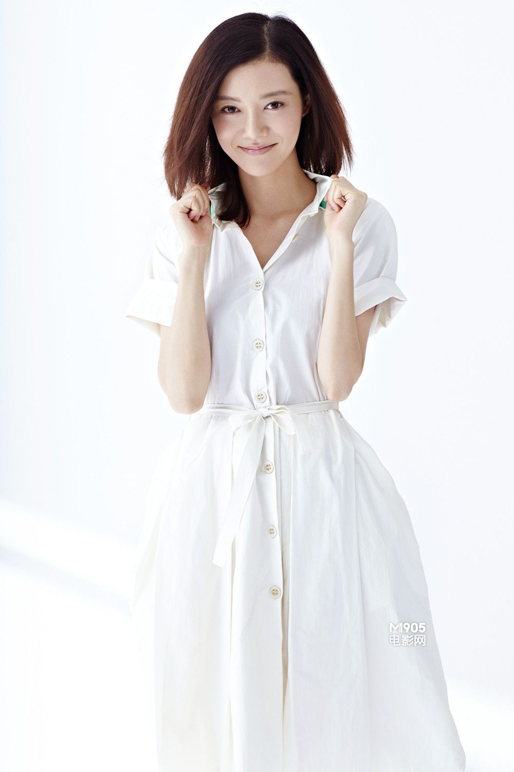 车晓夏日写真似清纯少女 白裙优雅自在享受阳光