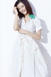 車曉夏日寫真似清純少女 白裙優(yōu)雅自在享受陽(yáng)光