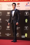 韩星宋承宪紧致西服登红毯 微笑招手帅气迷人