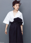 海清身穿幾何抹胸半裙露性感香肩 凸顯熟女氣質