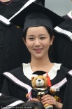 北影畢業(yè)典禮：張一山搞怪玩自拍 楊紫美貌搶鏡