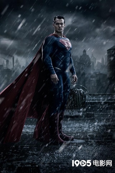 《蝙蝠侠大战超人》曝新剧照 超人雨中阴郁登场