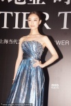 倪妮抹胸裙与张靓颖争艳 陈数华服亮相女王气场