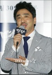 《鸣梁》崔岷植自豪演李舜臣 柳承龙片中秀日语