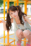 雙馬尾萌妹杉野靜香笑容清純 嬌小身姿制服誘惑