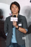 《不再说分手》首映 郑伊健大方祝福梁咏琪怀孕