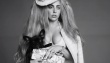 Lady Gaga抱爱犬登杂志封面 释放性感自带萌感