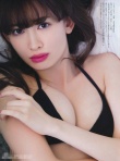 小嶋阳菜变身都市摩登女郎 挤美胸秀沟性感爆表
