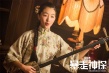《暴走神探》女主角造型曝光 周冬雨演盲女弹弦