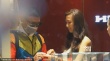 孙红雷携女友珠宝店挑大钻戒 认真细致婚期将至