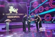 周迅首次担任评委主席 携手韩国导演许秦豪颁奖