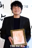 大钟奖举行按手印仪式 宋康昊柳承龙严正花齐聚