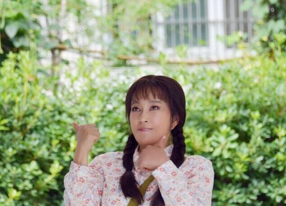 59岁刘晓庆秀演技:从麻花辫少女演到白发苍苍