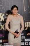 林志玲被Rain摸玉手顯嬌羞 周韋彤俯身秀乳溝