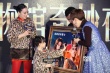 《博物馆奇妙夜3》首映 钟丽缇母女亲子装亮相