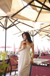 陈妍希夏威夷晒清凉美照 清新淡雅回归气质女神