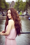 姚笛寫(xiě)真盡顯嫵媚風(fēng)情 游走異國(guó)感受別樣味道