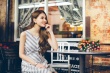 昆凌婚后首次拍写真 甜美可人演绎摩登新女性